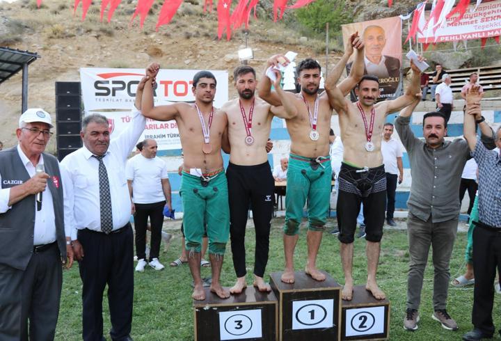 Pehlivanlı Karakucak Güreşleri'nde başpehlivan Muhammed Çağrı Söğütlü oldu