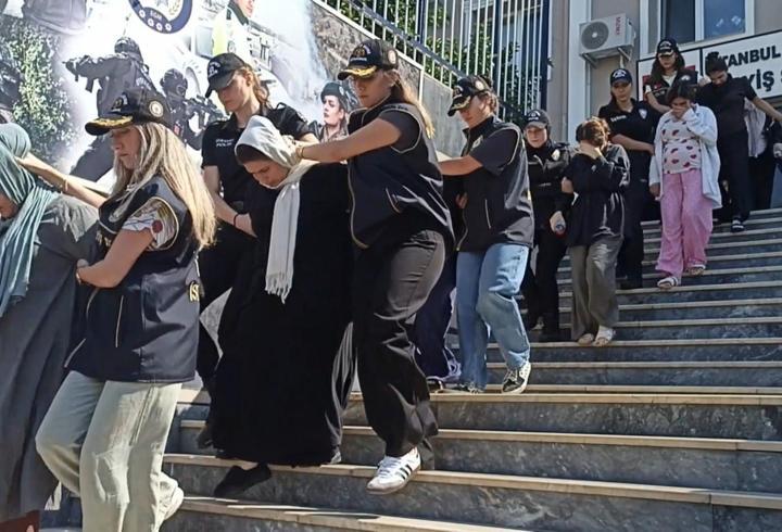 İstanbul'da toplu taşımada turistlere yankesicilik yapan 26 şüpheli adliyeye sevk edildi