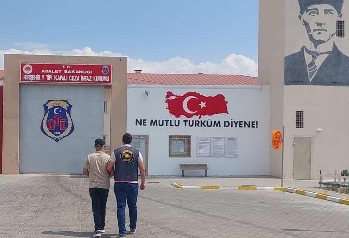 Kırşehir'de 10 yıl kesinleşmiş hapis cezası bulunan firari yakalandı