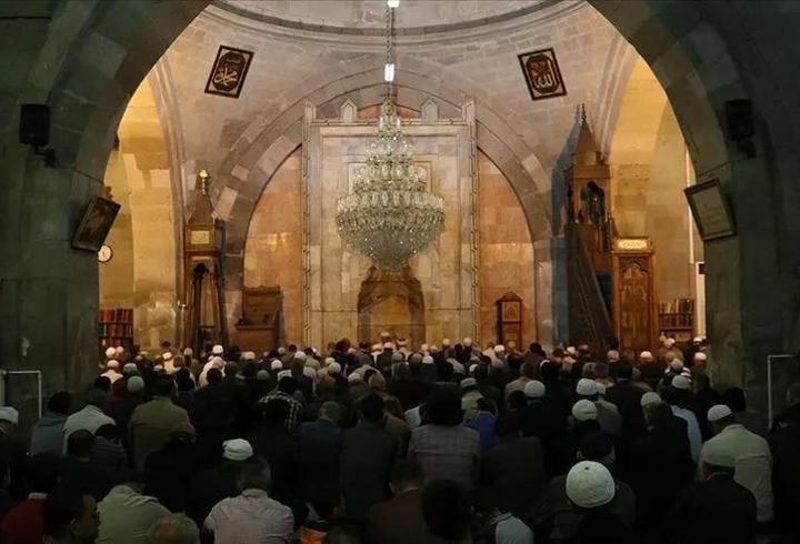 Mevlid Kandili'nde hangi ibadetler yapılır? Kandil gecesinde yapılacak ibadetler neler?