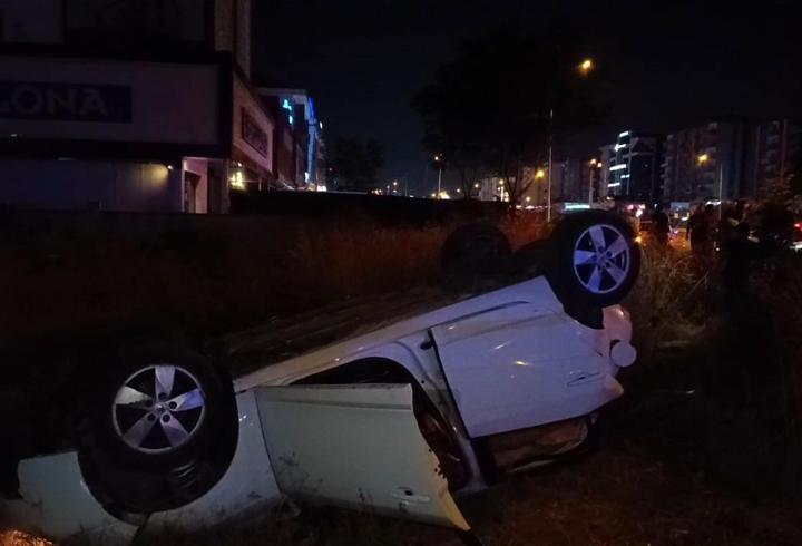 Bursa'da otomobil araziye savrulup takla attı: 5 yaralı