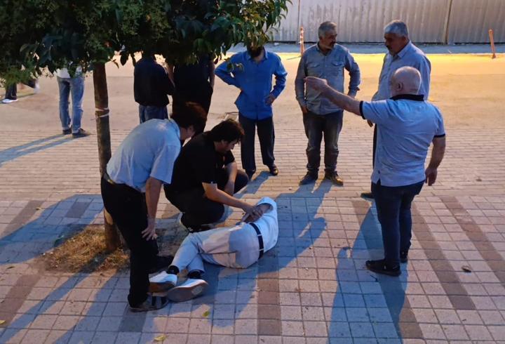 Hastane yakınındaki kazada yaralanan sürücüye, doktor duvardan atlayarak müdahale etti