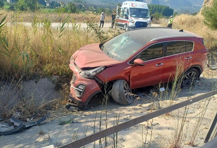 Bilecik'te SUV tipi aracın yol kenarına devrildiği kazada 4 kişi yaralandı