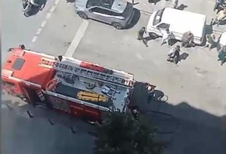 Gaziosmanpaşa’da ayakkabıcıda çıkan yangında mahsur kalanlar çatıya sığındı
