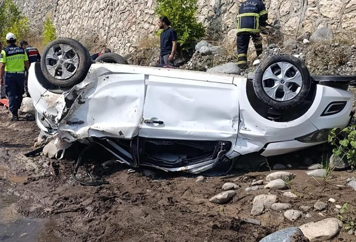 Adana’da otomobil dereye uçtu: 2 ölü, 1 yaralı