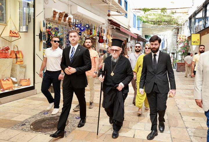 Fener Rum Patriği Bartholomeos, Aya Nikola Kilisesini’nin restorasyon sürecini inceledi
