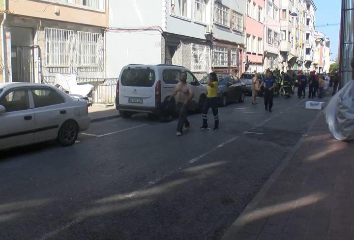 Fatih'te yıkımı yapılan bina çöktü; 2 işçi yaralandı -1