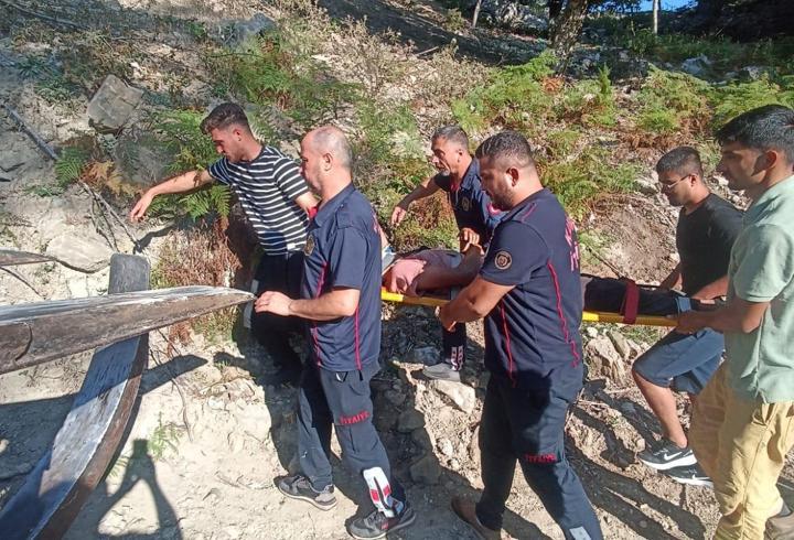 Kadirli’de iş makinesi devrildi; 1 yaralı
