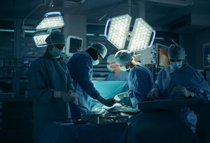 Yapay zeka bu kez ameliyathanede! Beyin tümörü dünyada ilk kez yapay zeka desteğiyle çıkarıldı
