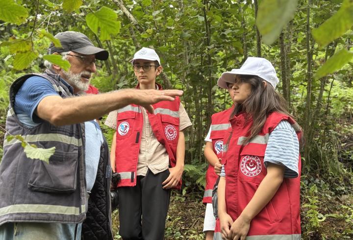 Trabzon'da çocuklar fındık bahçesinde organik tarımı öğrendi