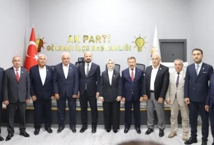 Gölbaşı'nda CHP'li 6 belediye meclis üyesi AK Parti'ye katıldı