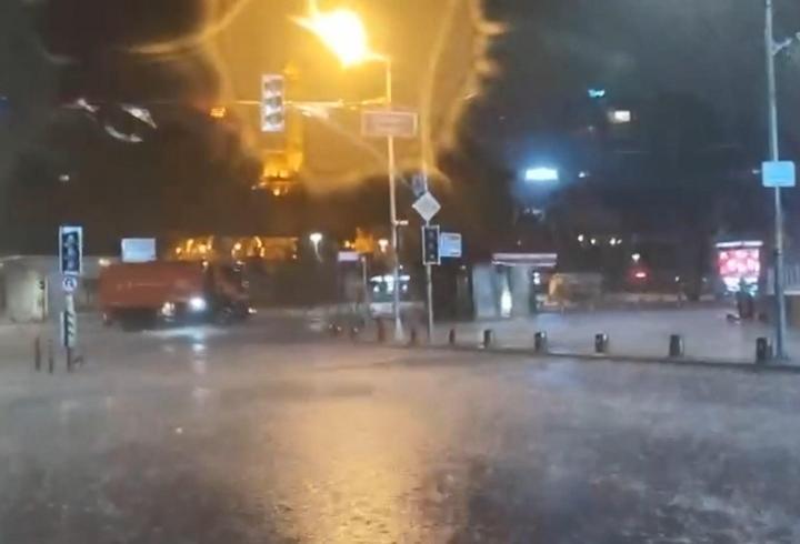 İstanbul'da gece saatlerinde sağanak etkili oldu!
