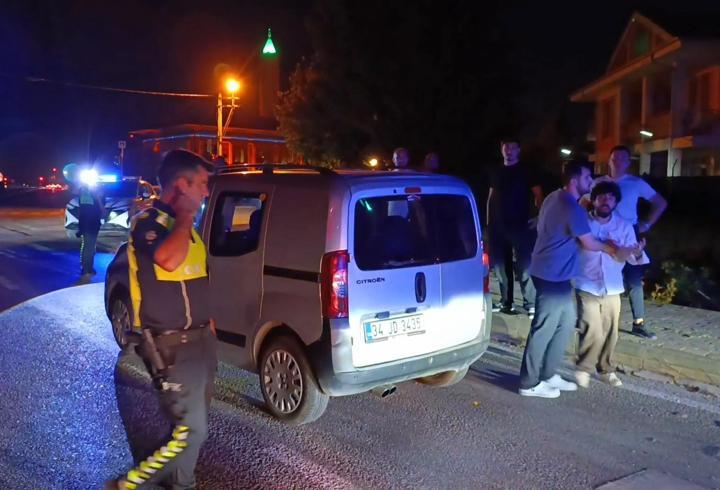 Bursa'da hafif ticari araç kaldırıma çarptı: 1 yaralı