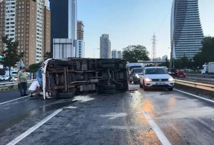 İstanbul'da 11 araçlı zincirleme kaza