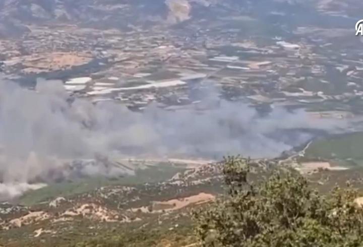 Seydikemer'de başlayan yangın Kaş'a sıçradı: Ekipler seferber oldu