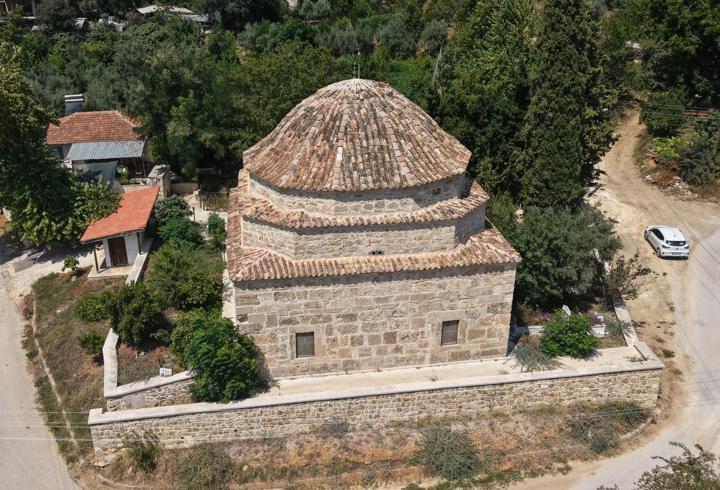 Perge’nin antik taşları, 200 yıllık caminin duvarlarında