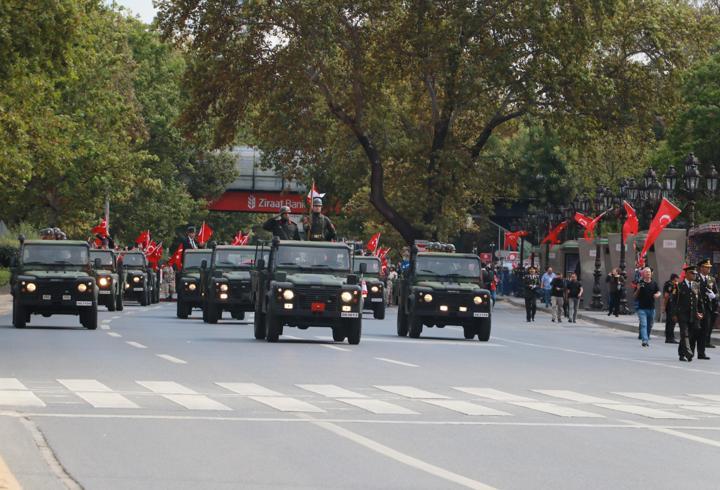 Ankara'da 30 Ağustos korteji