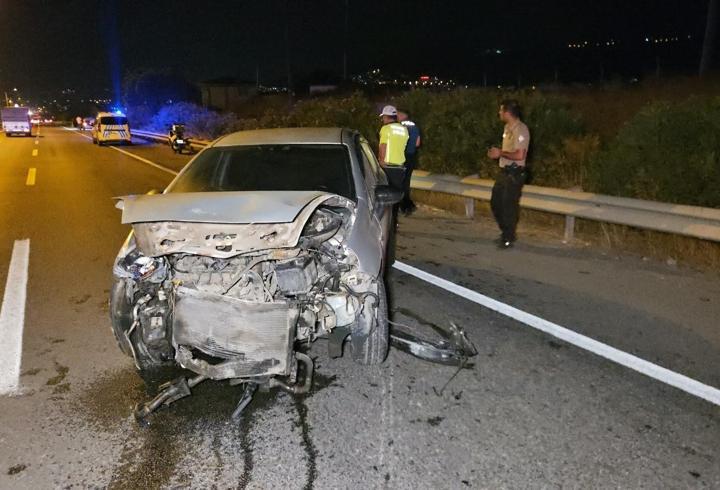 Bursa'da otomobil bariyerlere çarptı: 1 yaralı