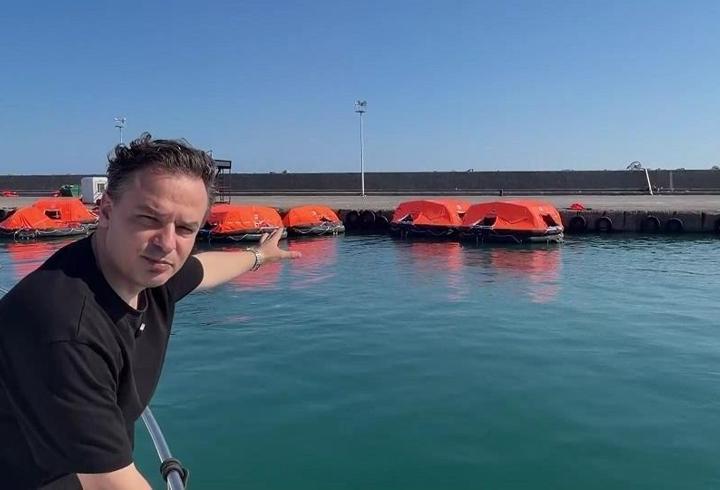 CNN TÜRK GÖRÜNTÜLEDİ: Batan gemiden bu can sallarıyla kurtarıldılar!