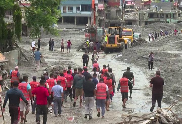 Nepal'de can kaybı 933'e yükseldi… Tünellerde mahsur kalan işçilere ulaşma çabaları sürüyor