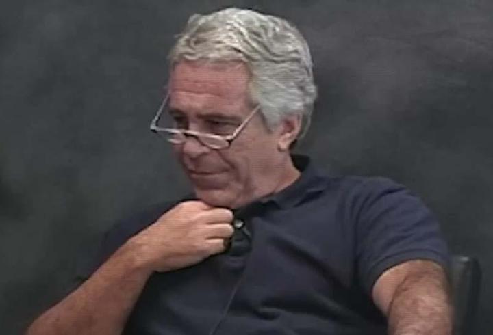 ABD'de kongre kürsüsünden tarihi çıkış! Epstein'in 14 suç ortağının ismini tek tek okudu