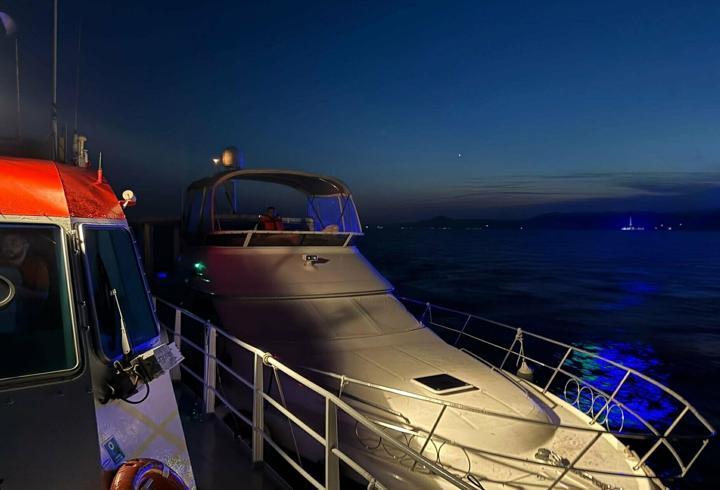 Çanakkale'de makine arızası nedeniyle sürüklenen tekne kurtarıldı