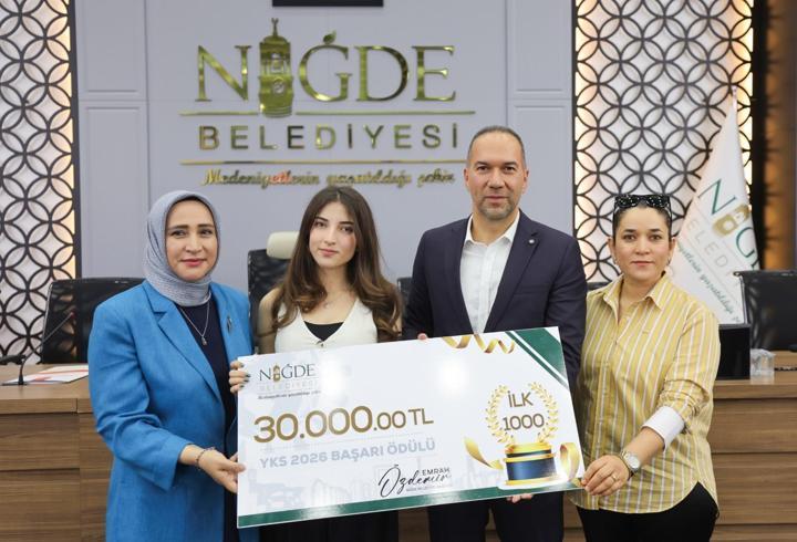 Niğde'de YKS'de dereceye giren 10 öğrenciye eğitim desteği verildi