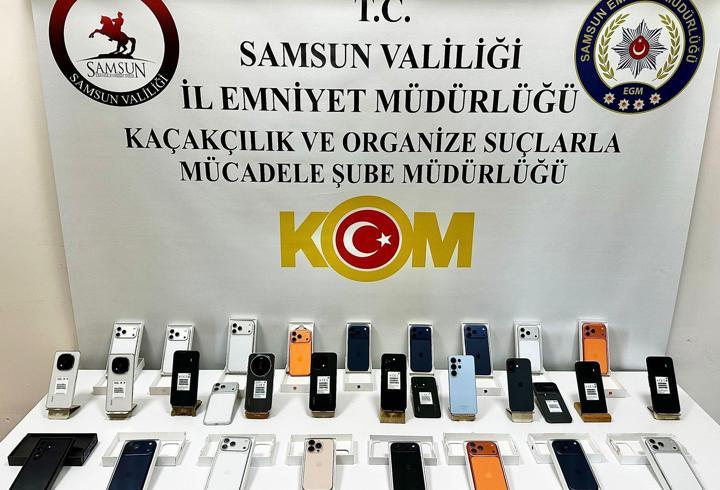 Samsun'da 30 gümrük kaçağı cep telefonu ele geçirildi