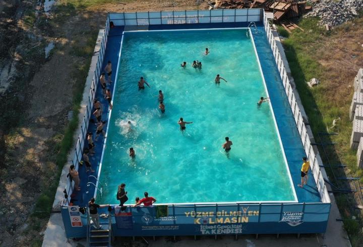 Cevdetiye Beldesinde portatif yüzme havuzu kuruldu