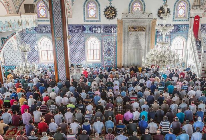 4 EYLÜL 2026 CUMA NAMAZI SAATLERİ: Cuma Namazı Saat Kaçta? Cuma Selası Ne Zaman Okunur? Cuma Namazı Nasıl Kılınır, Kaç Rekat? İşte Diyanet'e Göre İstanbul, Ankara, İzmir İl İl Cuma Saatleri...