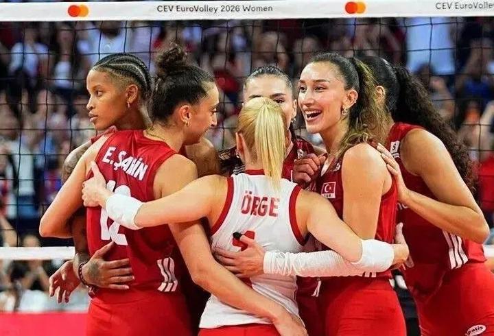 FİLENİN SULTANLARI YARI FİNAL MAÇI NE ZAMAN? Türkiye - Sırbistan voleybol maçı saat kaçta, hangi kanalda? Avrupa Şampiyonası yarı final eşleşmeleri ve maç takvimi!