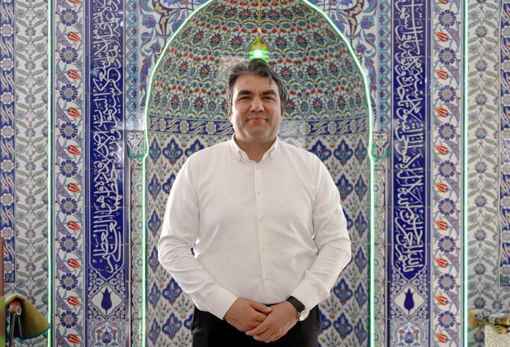 Yazdığı kitapla gençleri camide buluşturdu