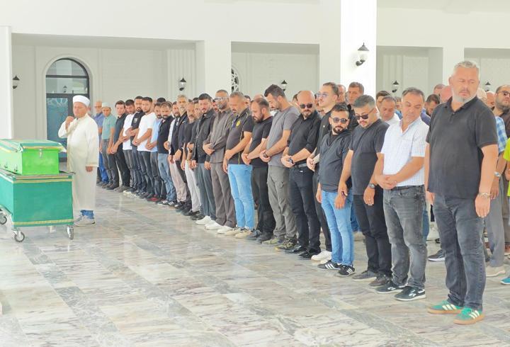 Kazada ölen 3 yaşındaki Elif, toprağa verildi