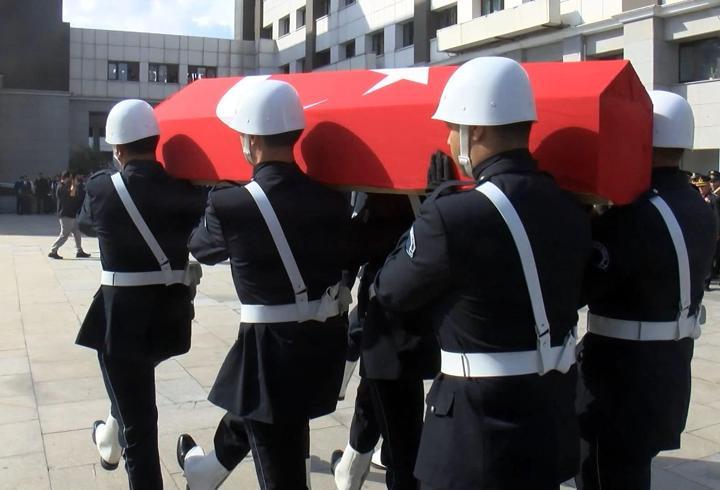Şırnak'ta kazada şehit olan polis memuru için İstanbul Emniyet Müdürlüğü'nde tören