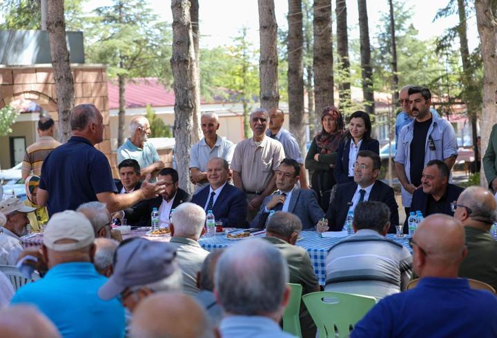 Vali Akmeşe köylerde vatandaşların sorunlarını dinledi