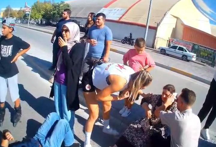 Otomobilin çarptığı polis memuru ve eşi yaralandı