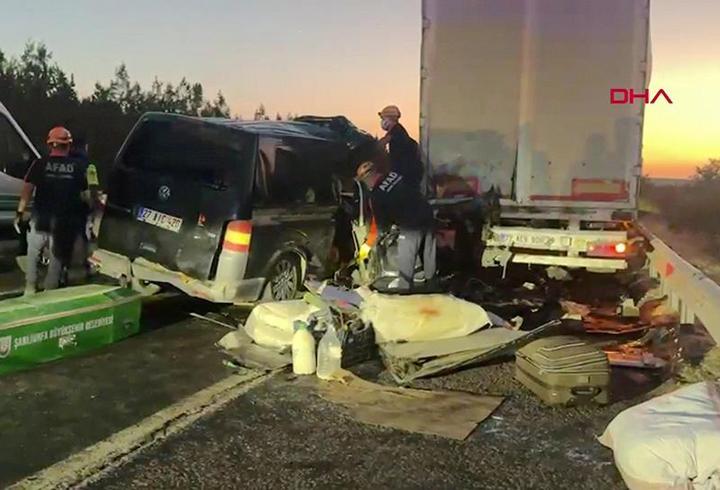 Şanlıurfa'da feci kaza: 1'i çocuk 2 ölü, 2 ağır yaralı