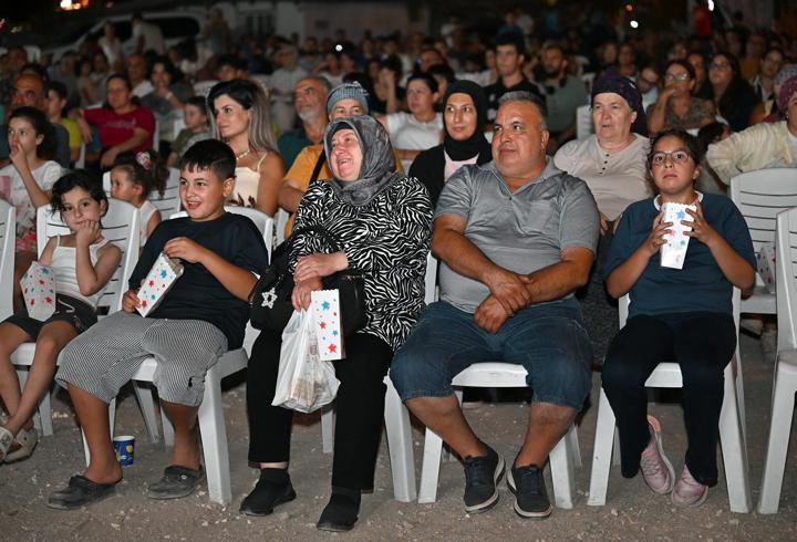 Tarsus’ta açık hava sineması keyfi