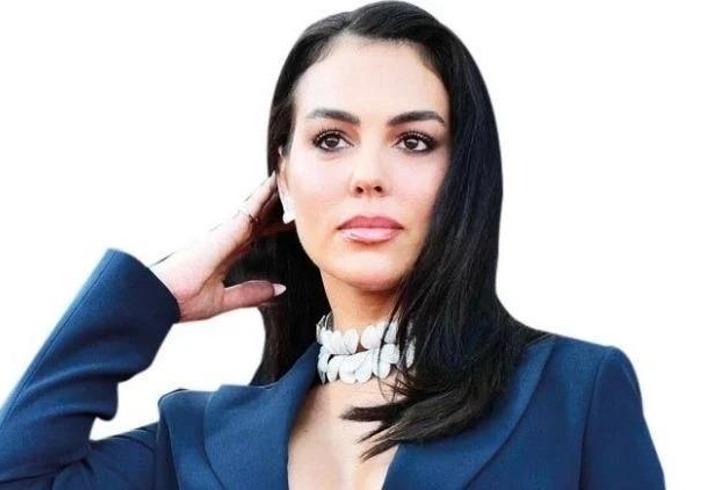 Ronaldo'nun eşi Georgina mücevherleri ile gündemde!