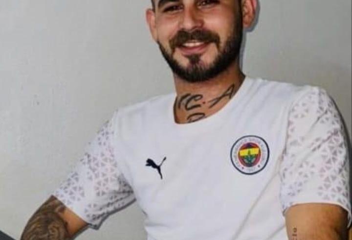 Adana’da hafif ticari araçla çarpışan motosikletin sürücüsü öldü