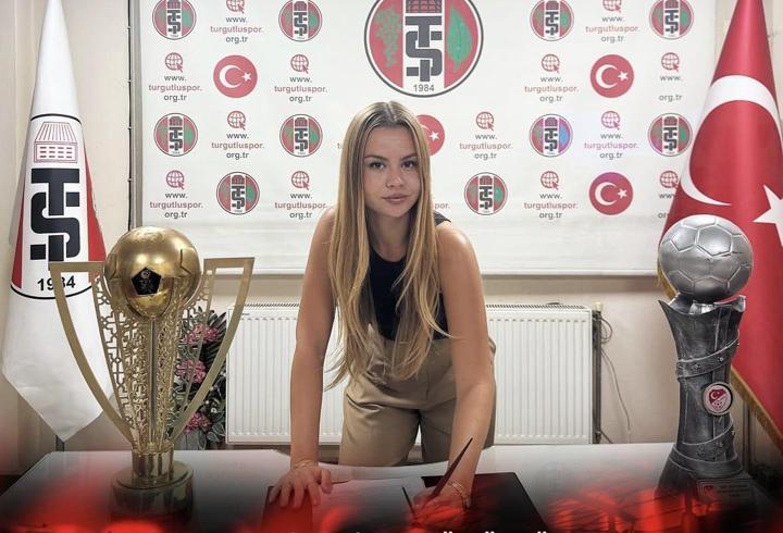 Turgutluspor'dan tarihi ilk: Takım 22 yaşındaki Zeynep Mestan'a emanet
