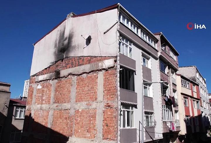 Sultangazi’de inşaat çalışmasında yandaki binanın temeli kaydı