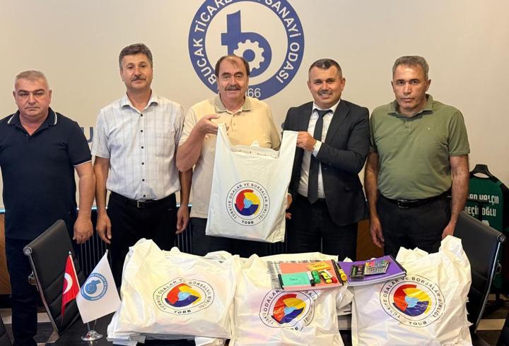 300 öğrenciye kırtasiye yardımı