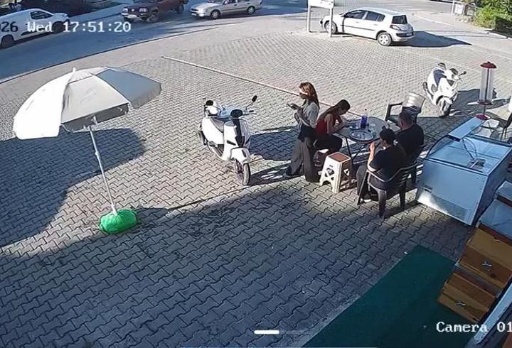 Kamyonetle çarpışan otomobil takla attı