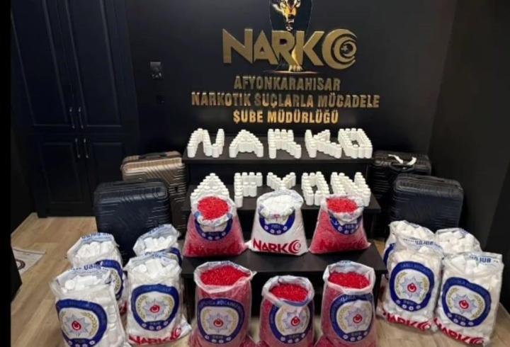 Otomobilden uyuşturucu çıktı