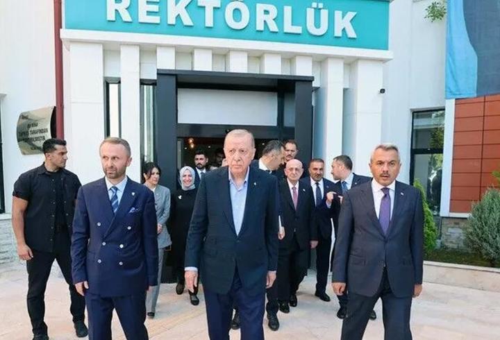 Erdoğan, Recep Tayyip Erdoğan Üniversitesini ziyaret etti