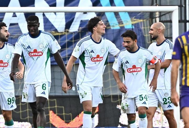 Çaykur Rizespor, Eyüpspor deplasmanında 10 kişiyle kazandı