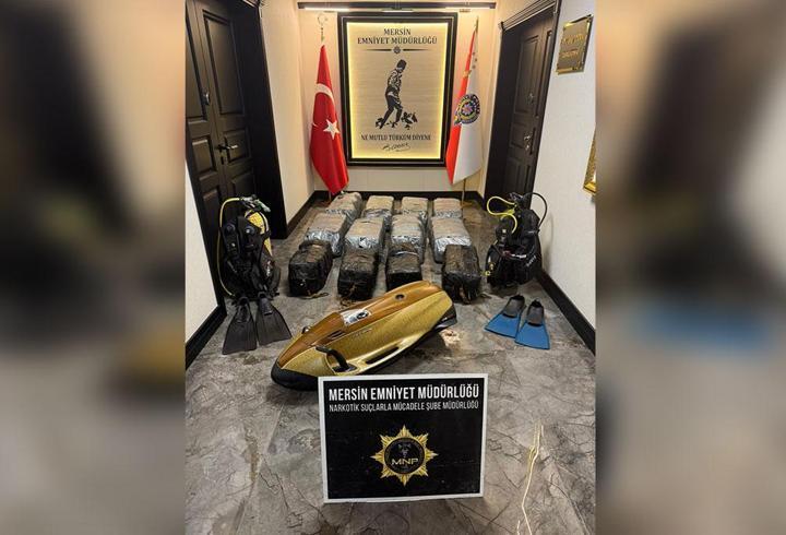 SON DAKİKA! Mersin'de gemiye uyuşturucu operasyonu: 1,5 milyar TL'lik uyuşturucu madde ele geçirildi