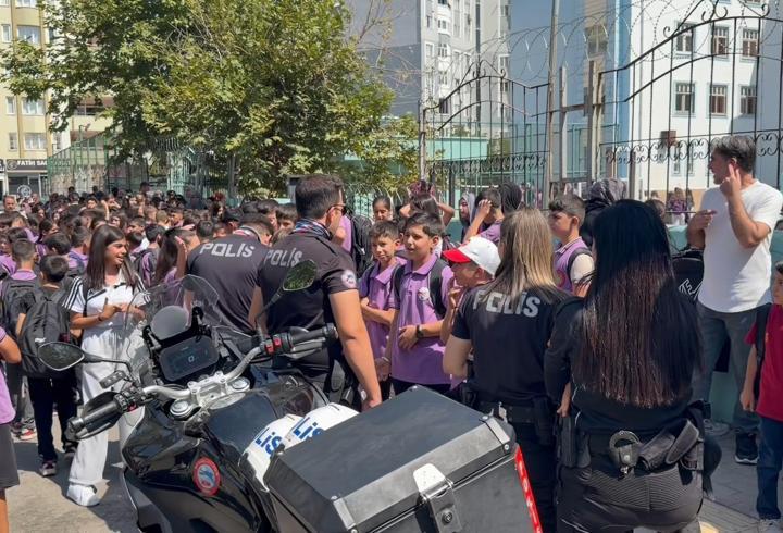 Diyarbakır’da, polis ekiplerinden okul çevrelerinde denetim