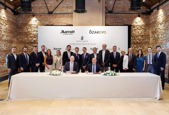 Kemer’e yeni otel için anlaşma